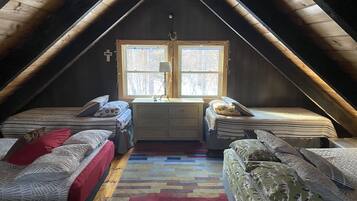 3 bedrooms, travel cot, free WiFi, bed sheets