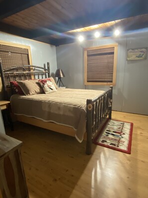 3 bedrooms, travel cot, free WiFi, bed sheets