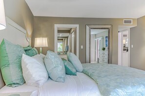 Exterior - Siesta Breakers on Crescent Beach (Siesta Key)