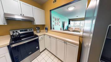 Condo (Kingston Arms On Lido Key, 1BR) | Exterior