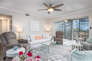 Condo (Harbor Towers End Unit Pool & Bay Vie) | Exterior