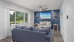 Nhà (Playful Dolphins Pool Home) | Ngoại thất