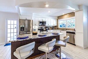 Exterior - Fruit & Wine Saltwater Pool Home (Sarasota)