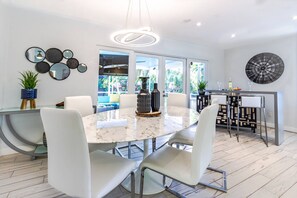 Hus (Fruit & Wine Saltwater Pool Home) | Exteriör