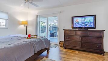 House (Quaint Cottage in a South Sarasota Ne) | Exterior