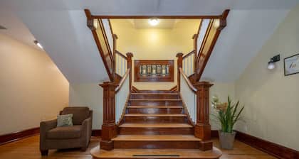 Minette's Downtown Condo | Historic Spot in Downtown Hendersonville