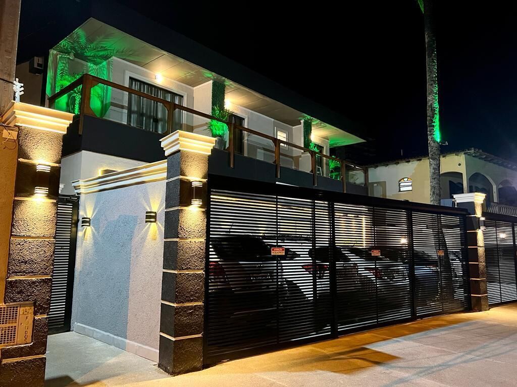 Mặt tiền nơi lưu trú - ban đêm