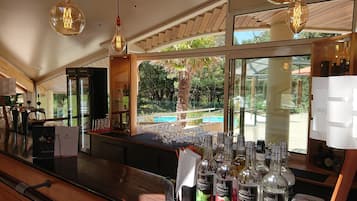 Bar (in der Unterkunft)