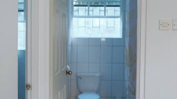 Dusche, Handtücher, Seife, Toilettenpapier