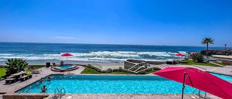 Een buitenzwembad, een verwarmd zwembad