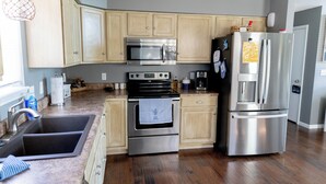 Coffee/tea maker, fridge, microwave, oven