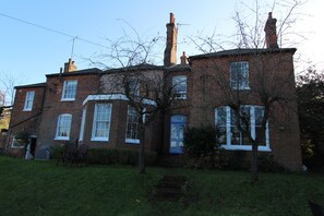 Exterior - Heart Of Reading, Free Breakfast + Parking + Games + BBQ + Firepit  (Reading)