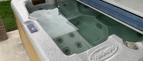 مغطس سبا خارجي