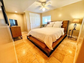 3 bedrooms, desk, iron/ironing board, free WiFi