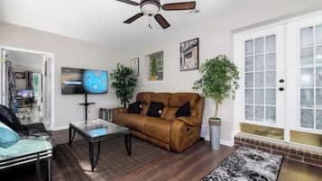 Smart TV, computer monitors
