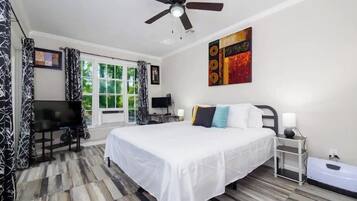 4 bedrooms, desk, WiFi, bed sheets