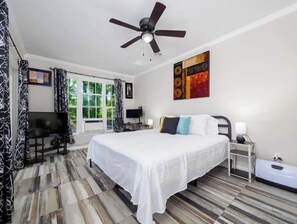 4 bedrooms, desk, WiFi, bed sheets