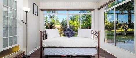 4 habitaciones, escritorio, wifi y ropa de cama