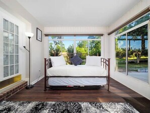 4 Schlafzimmer, Schreibtisch, WLAN, Bettwäsche