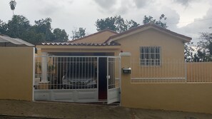 Exterior - villa Colina Bella WITH Pool behind US EMBASSY (Santo Domingo)