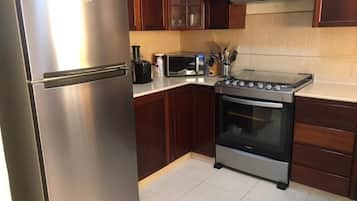 Fridge, microwave, oven, stovetop
