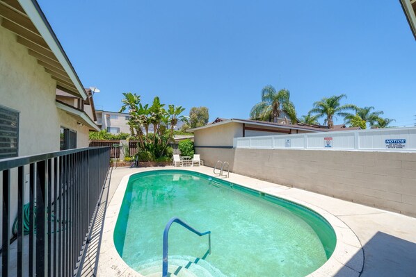 حمّام سباحة خارجي