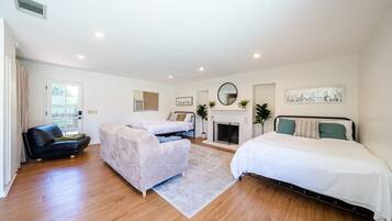 4 bedrooms, iron/ironing board, free WiFi, bed sheets