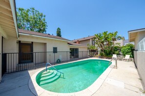 حمّام سباحة خارجي