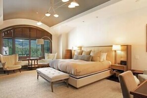 4 bedrooms, desk, iron/ironing board, free WiFi