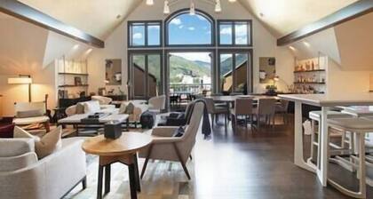 Top Floor 4BR Arrabelle. Sleeps 10. Resort Amenities.