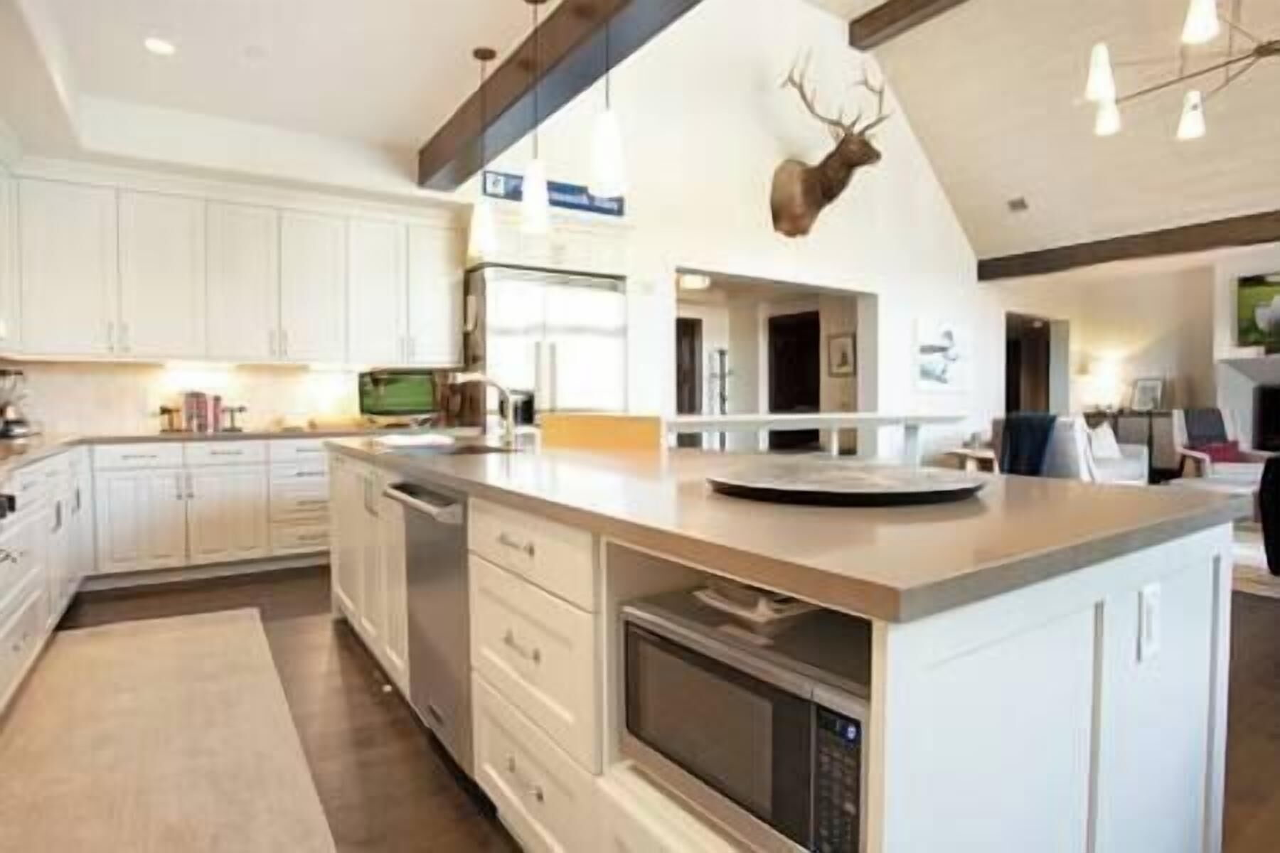 冰箱、微波炉、烤箱、炉灶