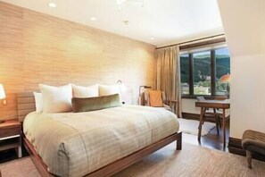 4 quartos, escrivaninha, ferros/tábuas de passar roupa