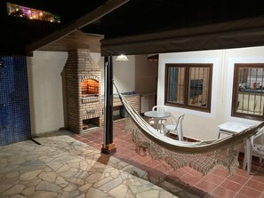 Outdoor dining - house close to the beach, very spacious and cozy (Ubatuba)