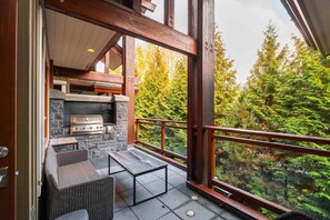 Property grounds - Spacious Townhome | Private hot tub | BBQ | AC (Whistler)