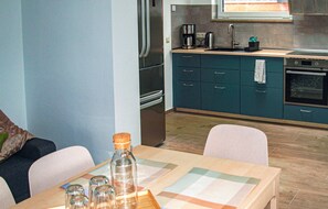 Réfrigérateur, micro-ondes, plaque de cuisson, lave-vaisselle
