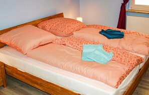 3 室のベッドルーム、旅行用ベビーベッド、WiFi (無料)、ベッドシーツ