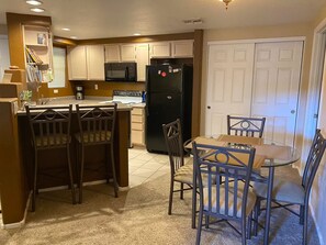 Dining - The Hiding Place 2.0 -- Condo next to Phoenix North Mountain (Phoenix)