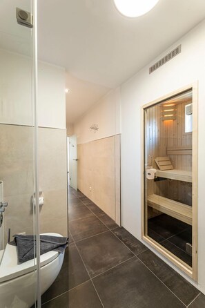 Dusche, Haartrockner, Handtücher