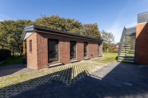 Unclassified image, 3 of 35, button