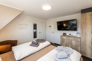 Unclassified image, 5 of 27, button