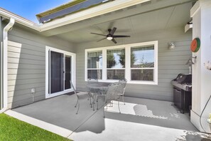 Outdoor dining - Chickadee Retreat- Single level near Downtown Star (Star)