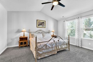 3 bedrooms, desk, iron/ironing board, free WiFi