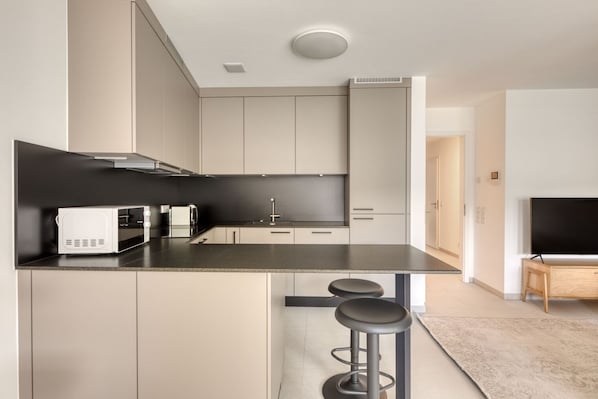 Fridge, microwave, oven, dishwasher