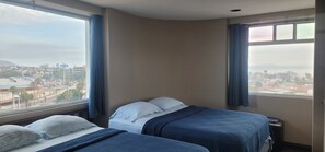 3 habitaciones, escritorio y tabla de planchar con plancha 