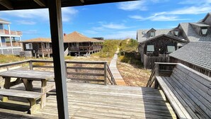 Outdoor dining - Oceanfront, dog friendly, walkway to beach, cozy historic cottage- Island Dancer (Nags Head)