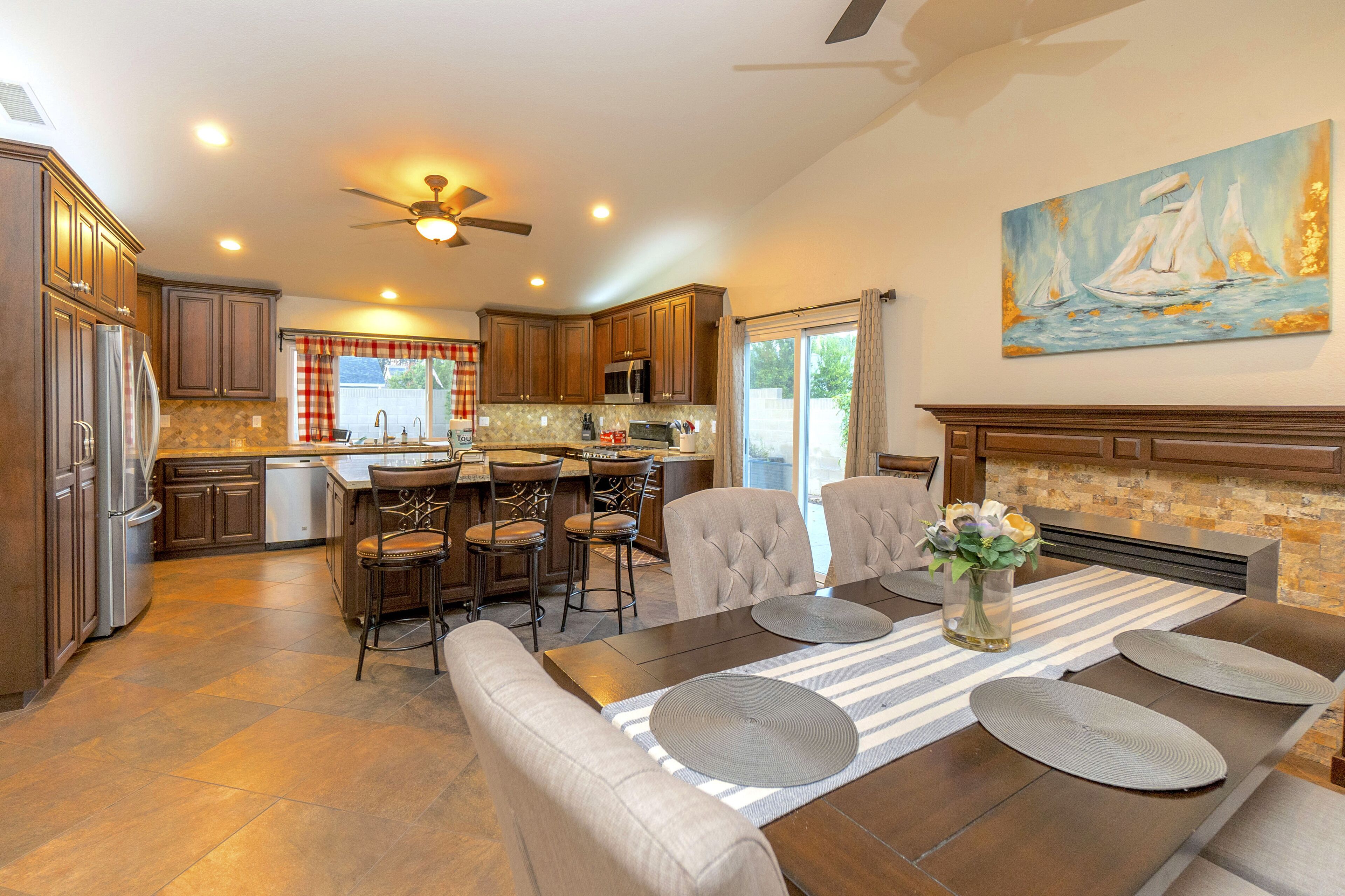 Professionally Cleaned Cozy Home*Gateway*Two parking garage