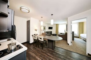 1 slaapkamer, een strijkplank/strijkijzer, gratis wifi, beddengoed