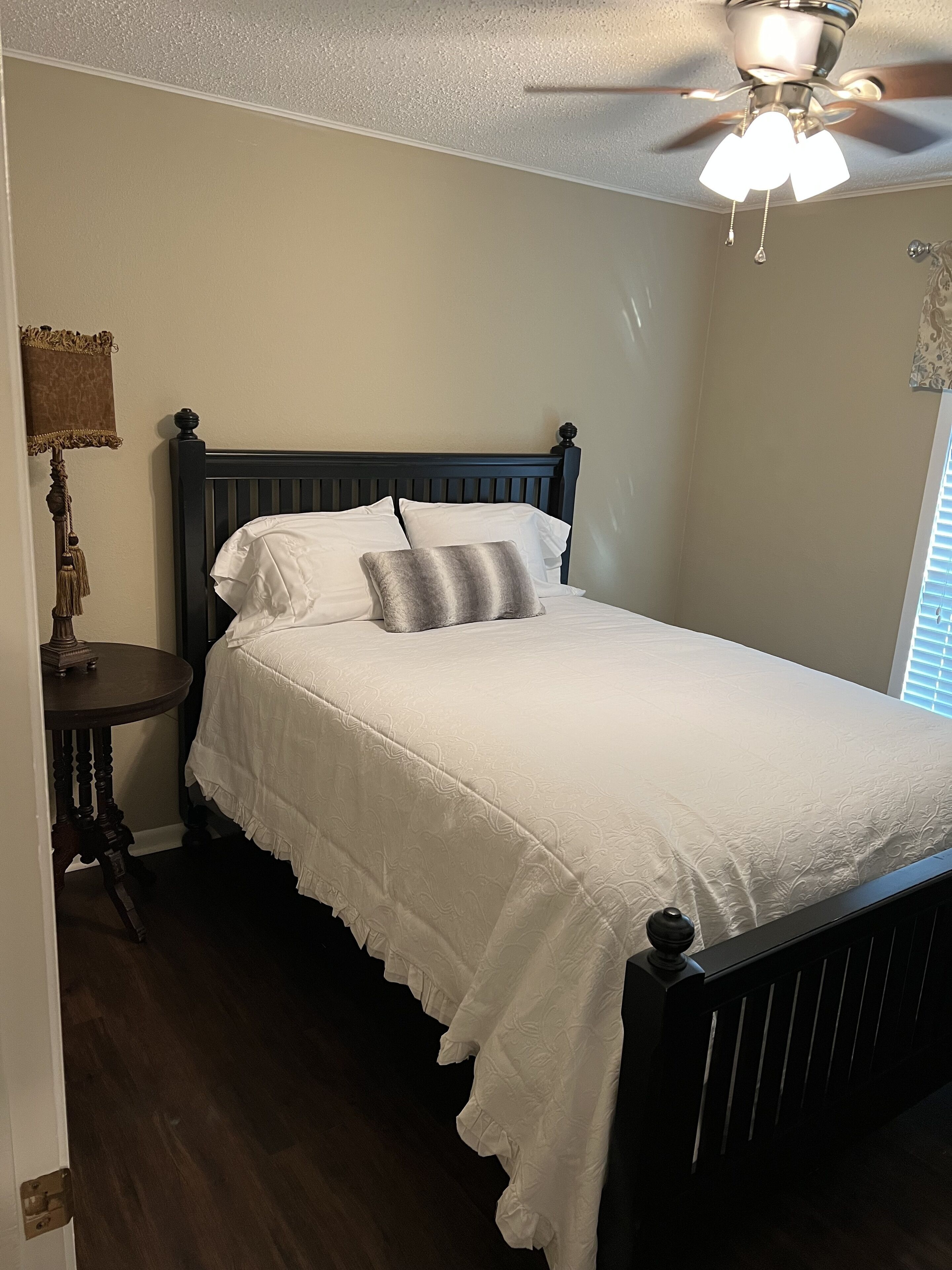 3 bedrooms, desk, iron/ironing board, WiFi