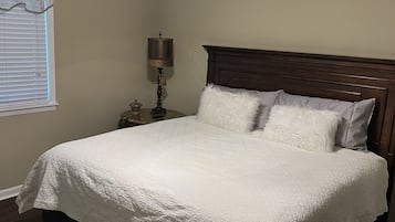 3 habitaciones, escritorio, tabla de planchar con plancha y wifi