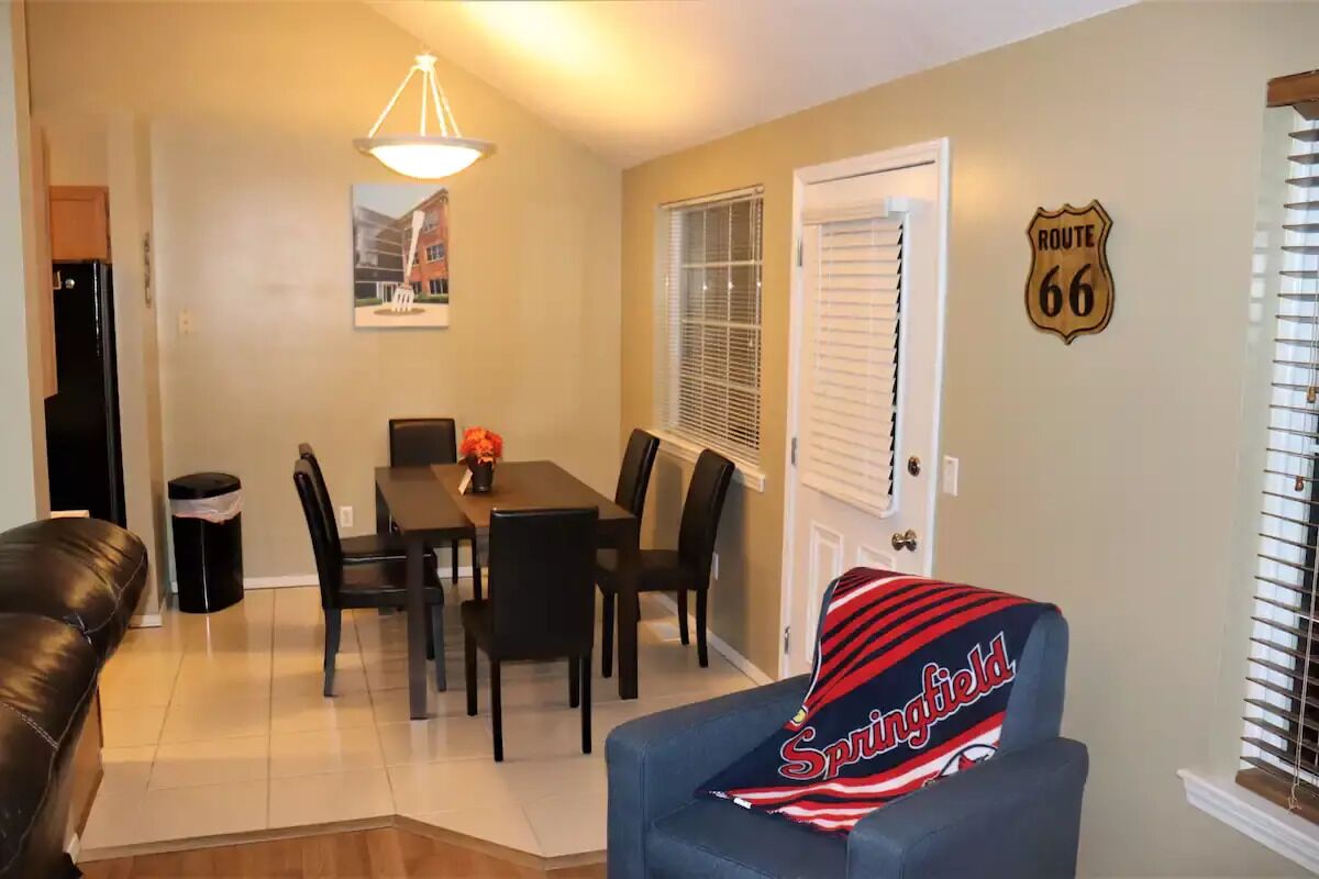 Updated 2 BR/2BA in family friendly home and neighborhood 